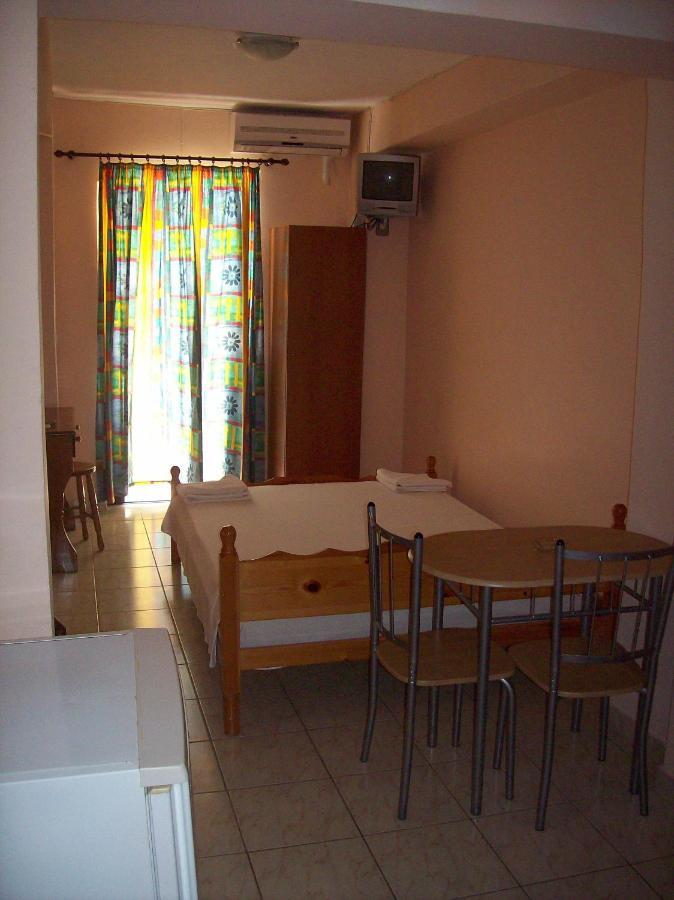 Petros Studios Πόρος Δωμάτιο φωτογραφία